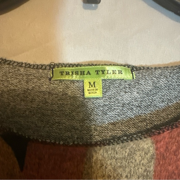 TRISHA TYLER Womens M Sweater Top Artsy Abstract Long Sleeve Soft Knit - Picture 4 of 4